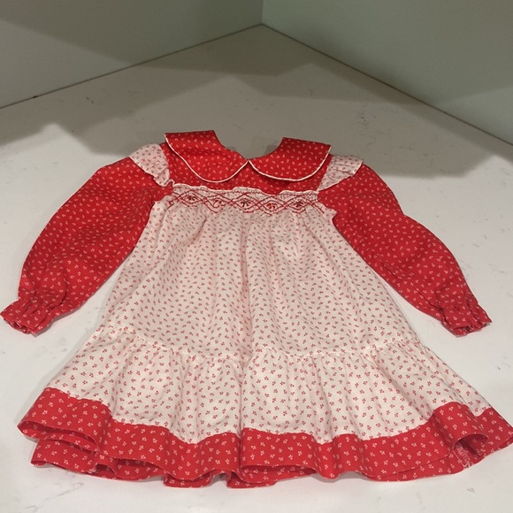 Winnie the Pooh smocked dress girls vintage and in Excellent